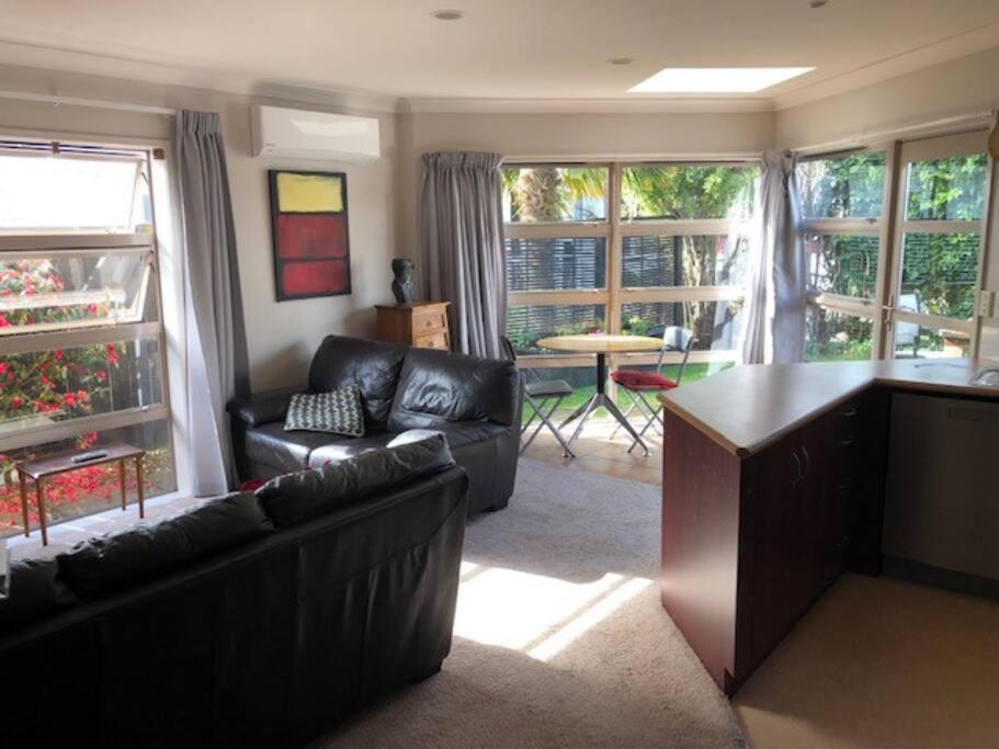 Sunny, Quiet, 2-Bedroom Unit In Fabulous Location! Cambridge Extérieur photo